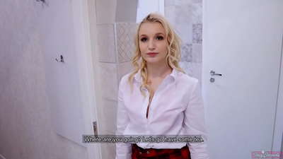 Batan-ong babaye sa kolehiyo nanglimbong sa iyang uyab uban sa iyang higala | POV ug cum sulod sa iyang puki!